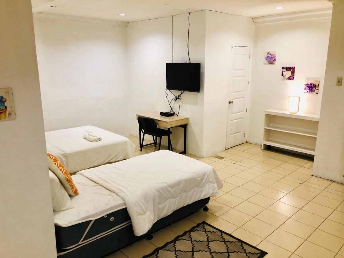 The White Bed And Breakfast Bacolod Room photo